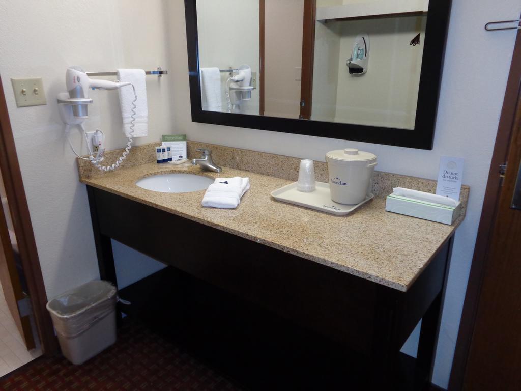Americinn By Wyndham Johnston Des Moines Urbandale Δωμάτιο φωτογραφία