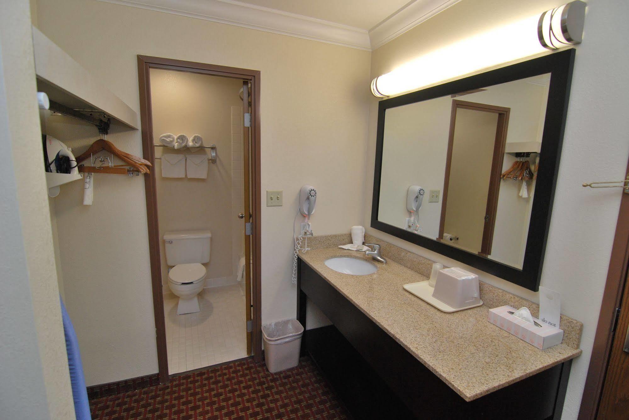Americinn By Wyndham Johnston Des Moines Urbandale Εξωτερικό φωτογραφία